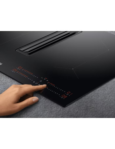 Plaque induction avec hotte intégrée AEG CDE84543CB